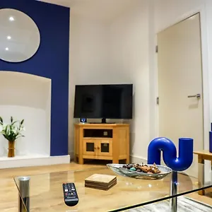 https://cosy-and-modern-two-bedroom-apartment-snug-house.yorkshirehotels.net